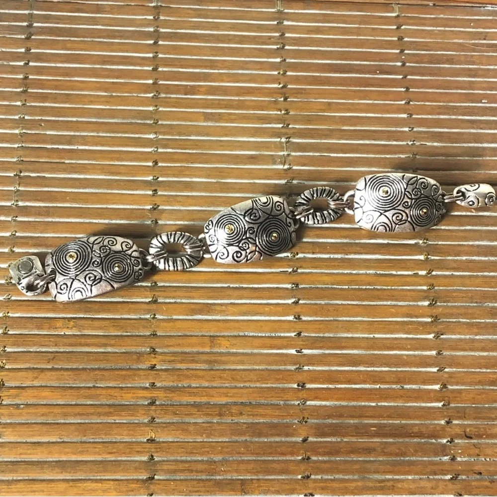 ☀️WEEKEND SALE☀️ Chico’s☀️Chunky etched metal bracelet - Picture 4 of 9